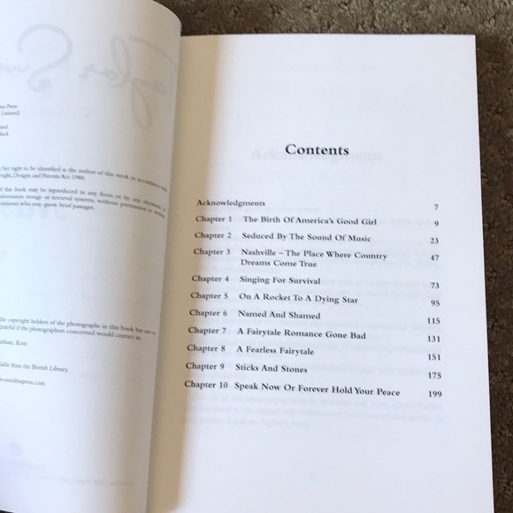 Taylor Swift book-the Rise of the Nashville Teen - Picture 2 of 2